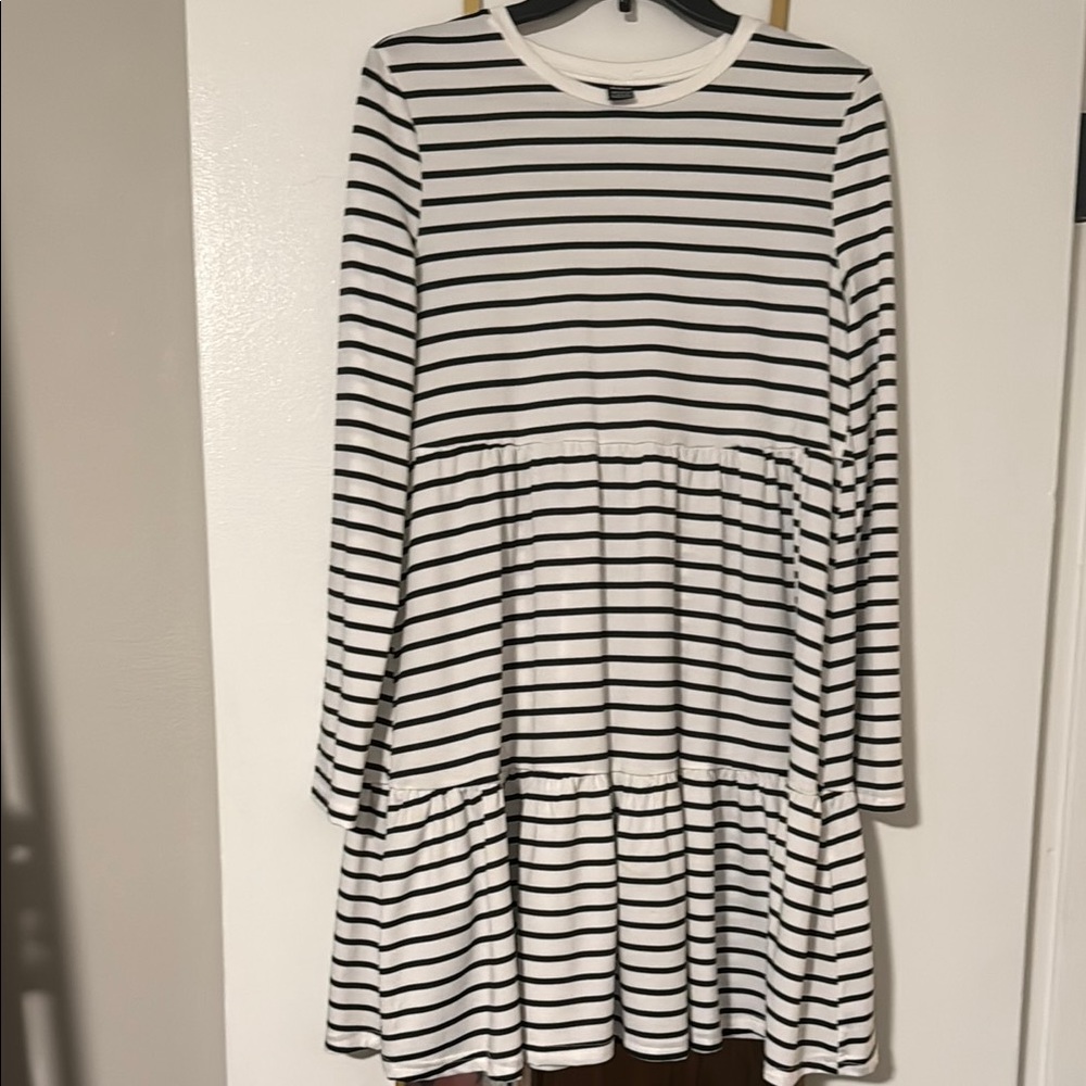 SHEIN Black and White Long Sleeve Crew Neck Sundress